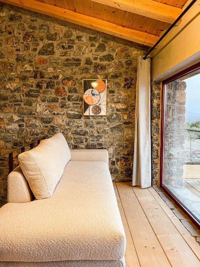 Modern Stone Villas With Swimming Pool Alivérion Dış mekan fotoğraf
