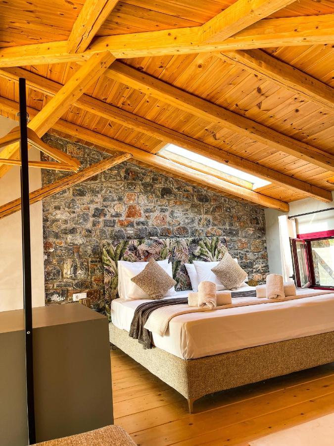 Modern Stone Villas With Swimming Pool Alivérion Dış mekan fotoğraf