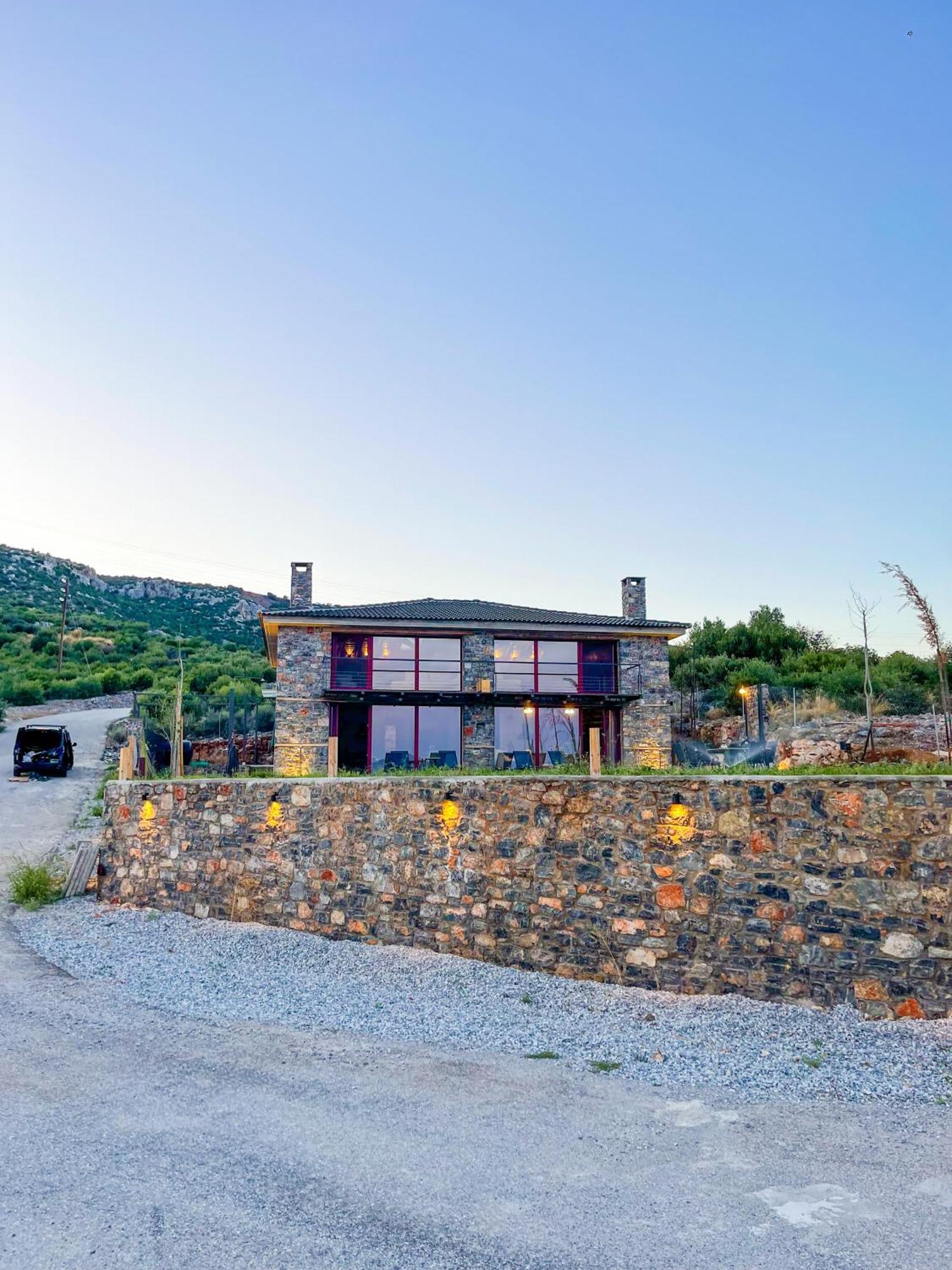 Modern Stone Villas With Swimming Pool Alivérion Dış mekan fotoğraf